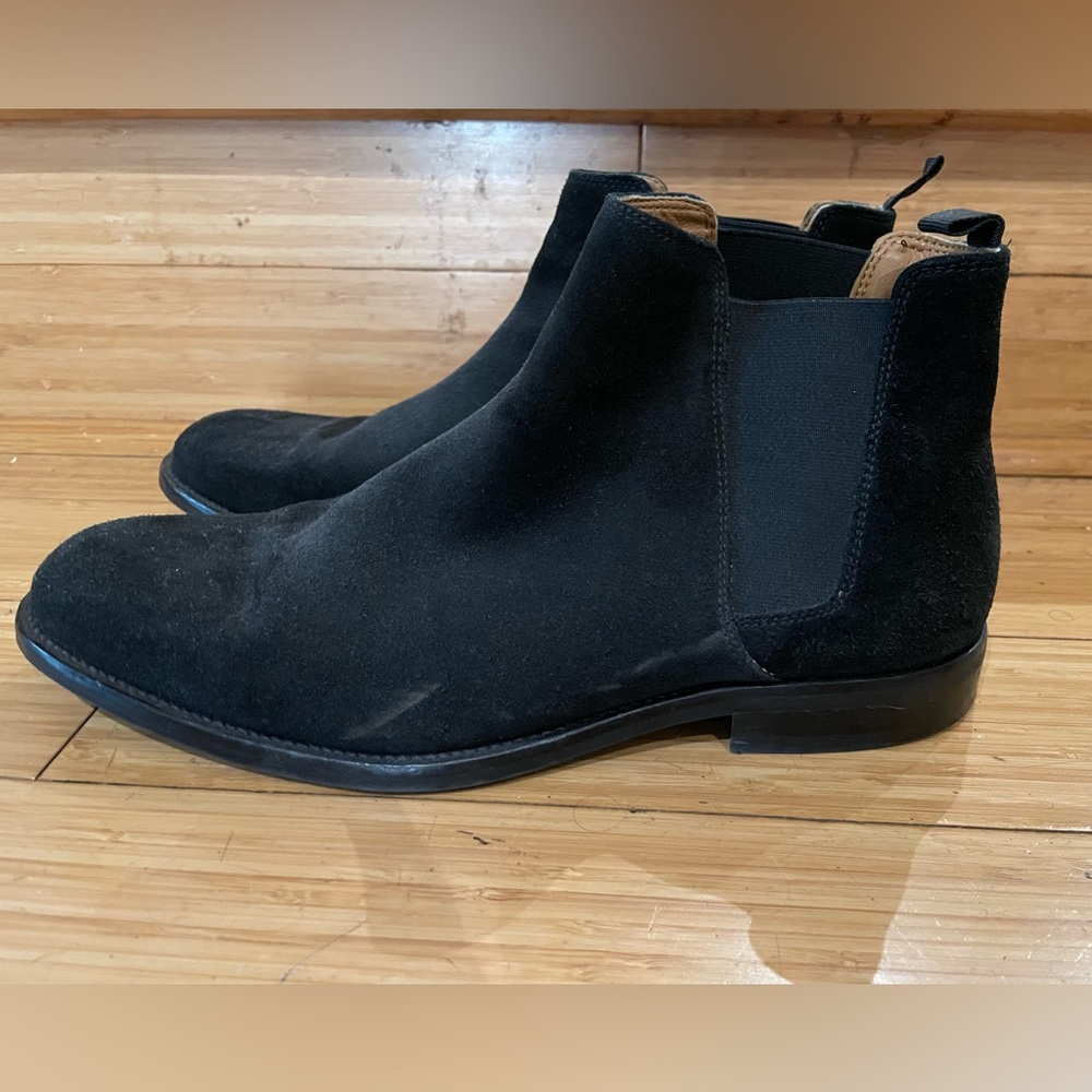Men’s Aldo Suede Chelsea Boot. Black. Size 9
